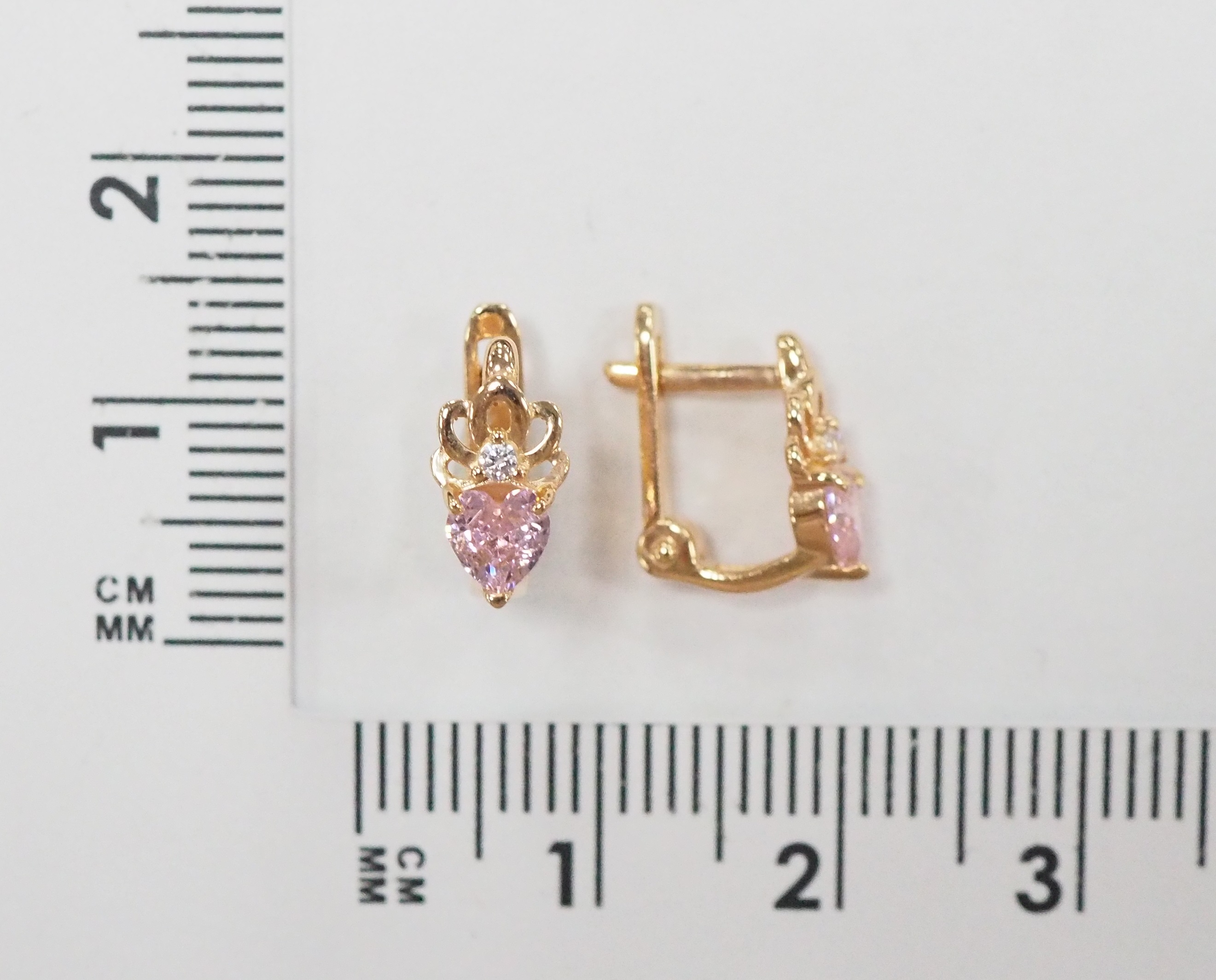Серебряные серьги 925 пробы; вставки 2 Фианит розовый; 2 Фианит бесцв.;